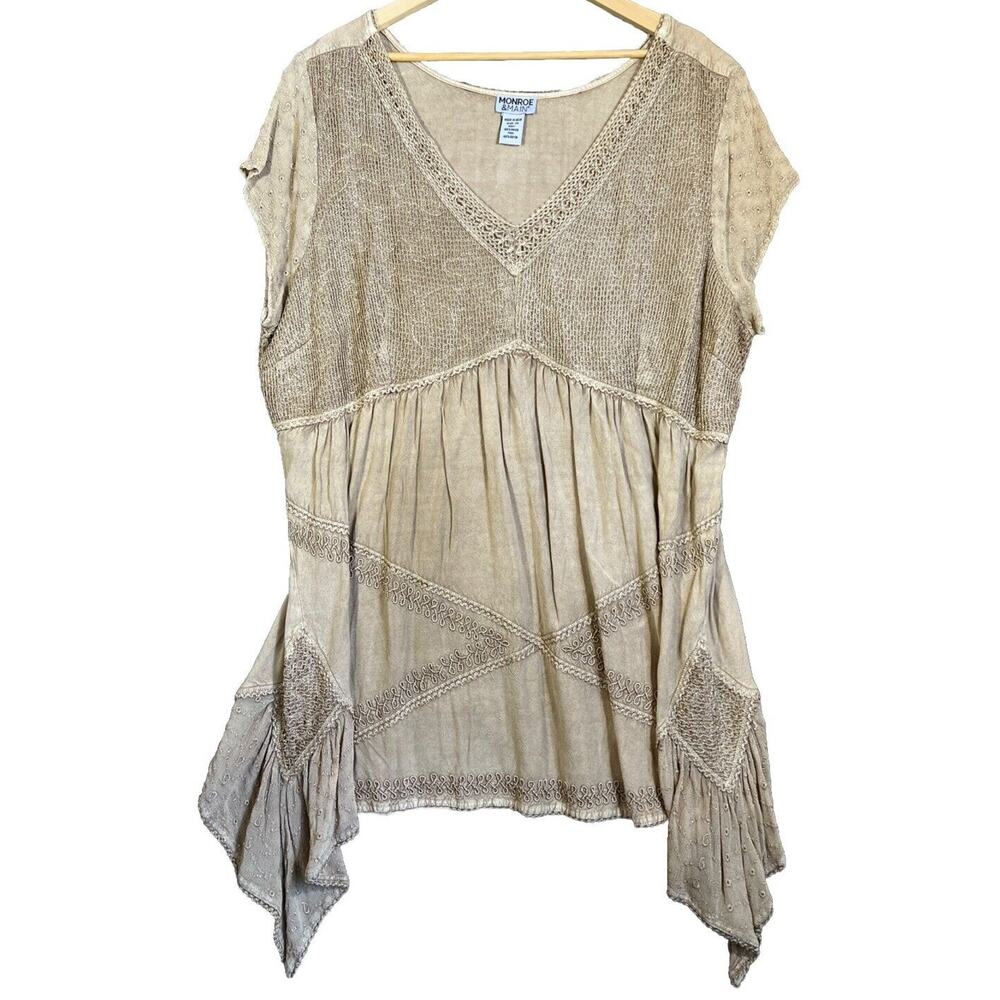 Monroe & Main Beige Tunic Top